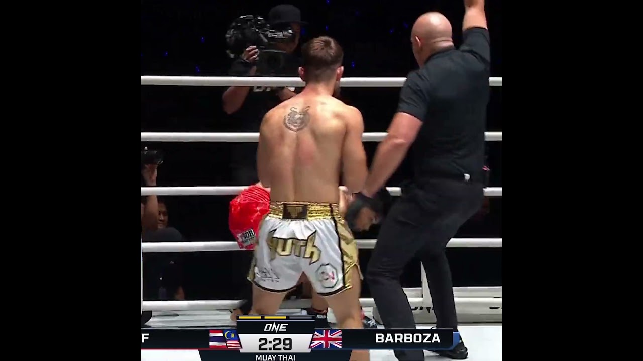 Ellis Badr Barboza drops Aliff with a BANG en route to the split decision win