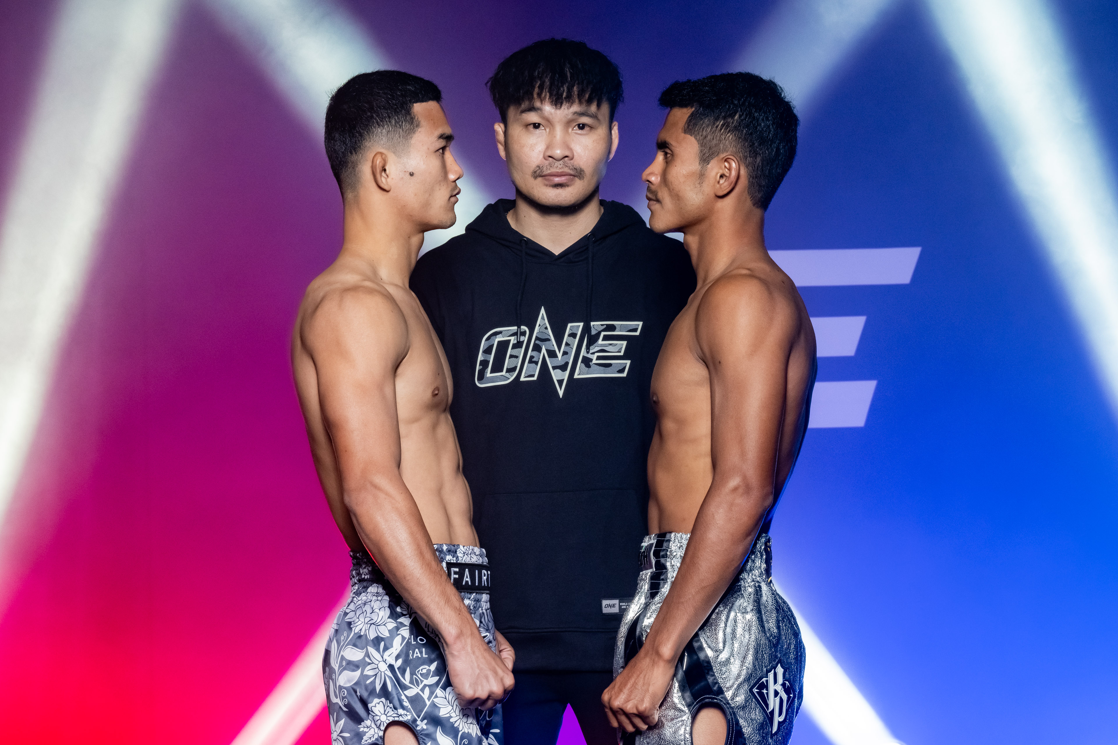 Muay Thai fighters Kompet Fairtex and Chartpayak Saksatoon