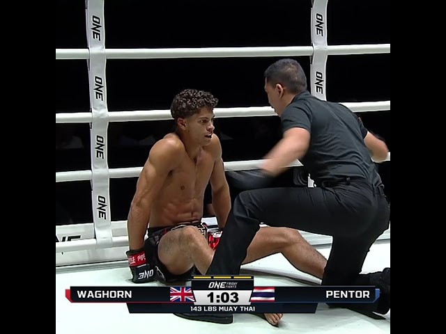 SHOCKING KO  Pentor floors Otis Waghorn with a head kick in the final minute! #ONEFridayFights94